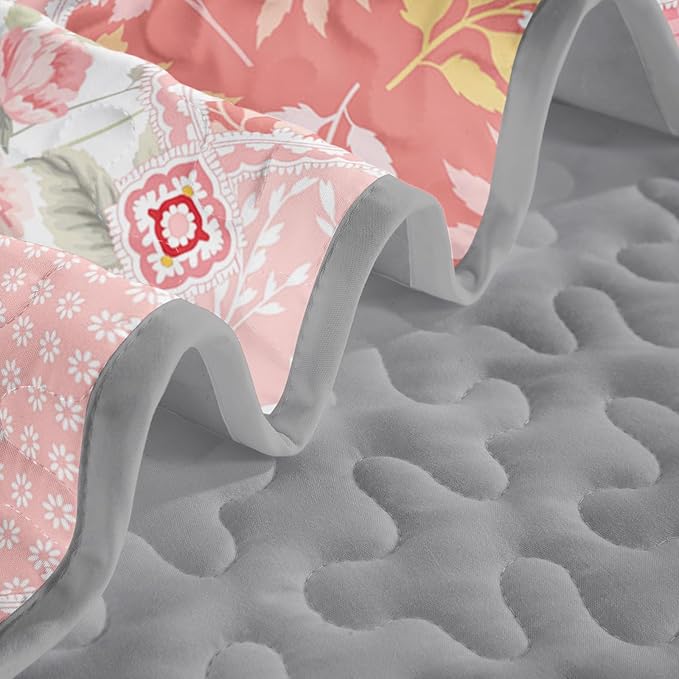 QOOMO Patchwork Quilt Set Twin Size,Pink Floral Bedspread Coverlet Set,Flower 3Pcs Bedding Set Printed Quilt with 2 Pillowcases,Soft and Lightweight,for All Seasons