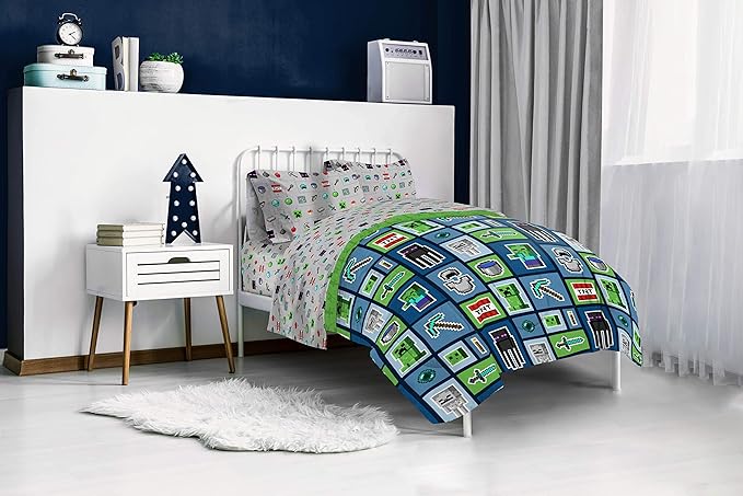 Jay Franco Minecraft Monster Hunters 5 Piece Full Bed Set - Includes Reversible Comforter & Sheet Set - Bedding Features Creeper - Super Soft Fade Resistant Microfiber (Official Minecraft Product)