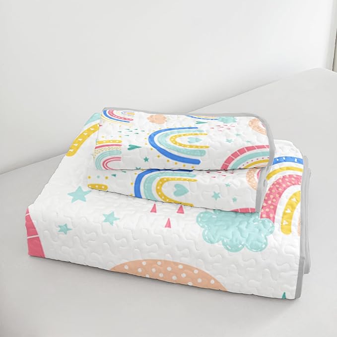 QOOMO Rainbow Quilt Set Twin Size,Colorful Rainbow Bedspread Coverlet Set,Cloud and Star 3Pcs Bedding Set Printed Quilt with 2 Pillowcases,Soft and Lightweight,for All Seasons