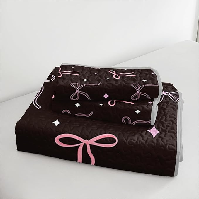 QOOMO Bow Quilt Set King Size,Bowknot Bedspread Coverlet Set,Kawaii Bow 3Pcs Bedding Set Printed Quilt with 2 Pillowcases,Soft and Lightweight,for All Seasons
