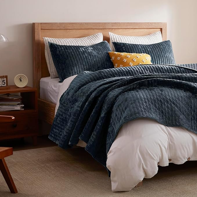 LEAONME Velvet Quilt Set Full/Queen Size 90''x98'', Lightweight Navy Blue Velvet Comforter Set with 2 Matching Shams, Soft Cross Stitch Bedspread Coverlet Bedding Set for All Season