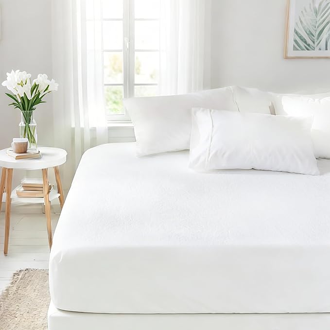 Ruili Waterproof Mattress Protector - Soft Breathable Noiseless Waterproof Cover, Machine Washable - Stretchable Fits 8-21" Deep Pockets (Queen Size)