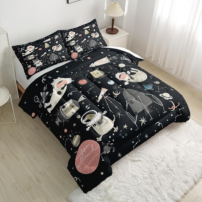 Cartoon Space Theme Bedding Comforter Set King Size for Kids Teens and Adults Astronauts Printed Quilt Set for Bedroom Soft Microfiber Print Quilt Set with 1 Comforter and 2 Pillowcases