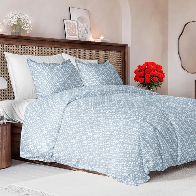 Duvet Cover Full Size Set - Extra Soft Floral Duvet Cover 80 x 90 with 2 Pillow Shams - Comfy, Cozy, Breathable Floral Bedding Set - Hotel Luxury & Fade Free with Zipper Closures & Ties - Blue Meadow