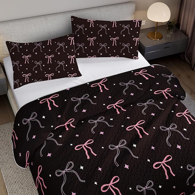QOOMO Bow Quilt Set Twin Size,Bowknot Bedspread Coverlet Set,Kawaii Bow 3Pcs Bedding Set Printed Quilt with 2 Pillowcases,Soft and Lightweight,for All Seasons
