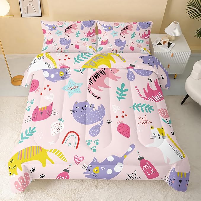 QOOMO Kawaii Cats Comforter King Size,Pink Cats Kids Comforter Set,3Pcs Bedding Set Printed Comforter with 2 Pillowcases,Down Alternative,Soft and Lightweight,for All Seasons