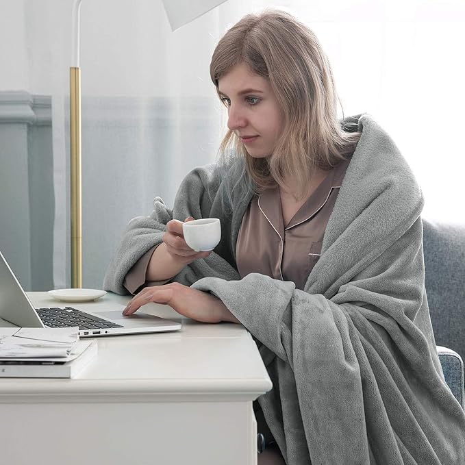 IR Imperial Rooms Fleece Blankets Queen Size 90 x 90 Inches - Super Soft Fluffy Light Grey Throw Blanket for Sofa and Bed - Warm and Cozy Lightweight 400 GSM Microfiber Bed Throws Blankets