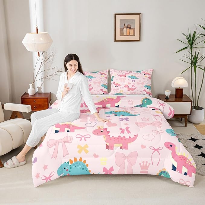 Cute Dino Kids Comforter Set King Size,Kawaii Bowknot Heart Princess Style Reversible Quilted Duvet with 2 Pillowcases Pink Dinosaur Bow Tie Cartoon Animal Comforter for Boys Teens Bedroom