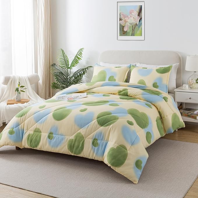 Caressma Heart Print King Size Comforter Set, Green and Yellow Blue Lovely 3 Pieces Comforter Set with Matching Pillow Shams for All Seasons