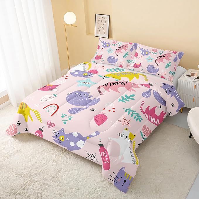 QOOMO Kawaii Cats Comforter King Size,Pink Cats Kids Comforter Set,3Pcs Bedding Set Printed Comforter with 2 Pillowcases,Down Alternative,Soft and Lightweight,for All Seasons