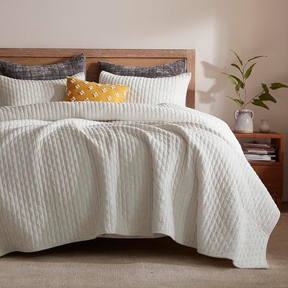 LEAONME Velvet Quilt King Size 98''x106'', Lightweight White Velvet Comforter Set with 2 Matching Shams, Soft Cross Stitch Bedspread Coverlet Bedding Set for All Season