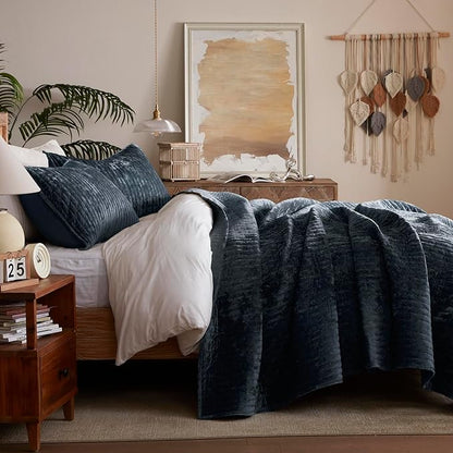 LEAONME Velvet Quilt King Size 98''x106'', Lightweight Navy Blue Velvet Comforter Set with 2 Matching Shams, Soft Cross Stitch Bedspread Coverlet Bedding Set for All Season