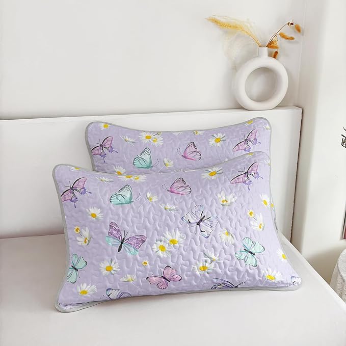 QOOMO Daisy Butterfly Quilt Set Full/Queen Size,Purple Butterfly Bedspread Coverlet Set,Butterflies 3Pcs Bedding Set Printed Quilt with 2 Pillowcases,Soft and Lightweight,for All Seasons