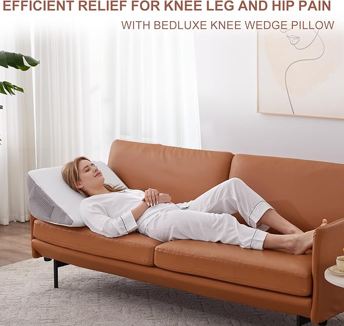 Knee Wedge Pillow, Memory Foam Leg Pillow Bed Wedge for Sleeping, Post Surgery Triangle Pillow Wedge for Knee Support, Leg Elevation, Knee Hip Back Pain Relief (23.6" x 23" x 7.9", Large Size, White)