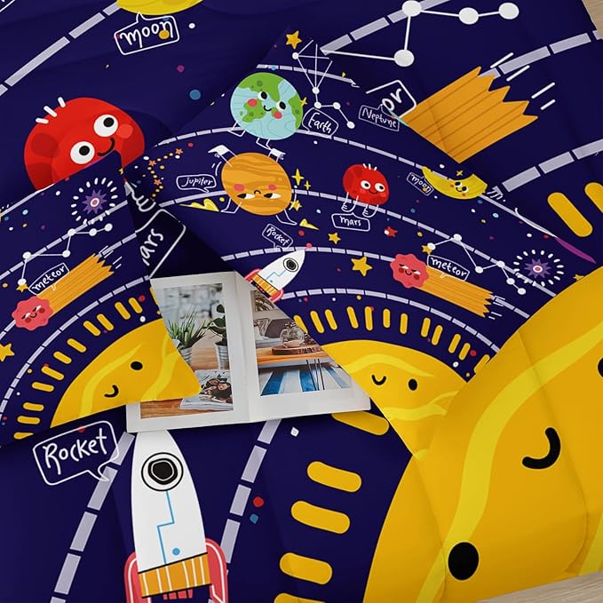 Cartoon Outer Space Theme Comforter Set Full for Kids，Boys Full Size Bedding Set Galaxy，Galaxy Quilt Full Size，with 1 Comforter with 2 Pillow Case