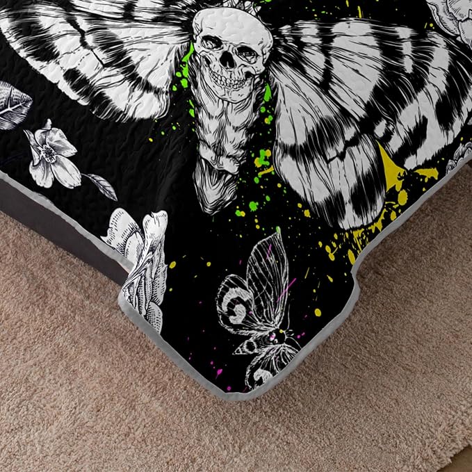 HOSIMA Death Moth Skull Heads King Size Quilt Set Horror Theme Halloween Bedding,Goth Bedding Set Floral Butterfly Print Boho Quilt for Room Decor with 2 Pillowcases.