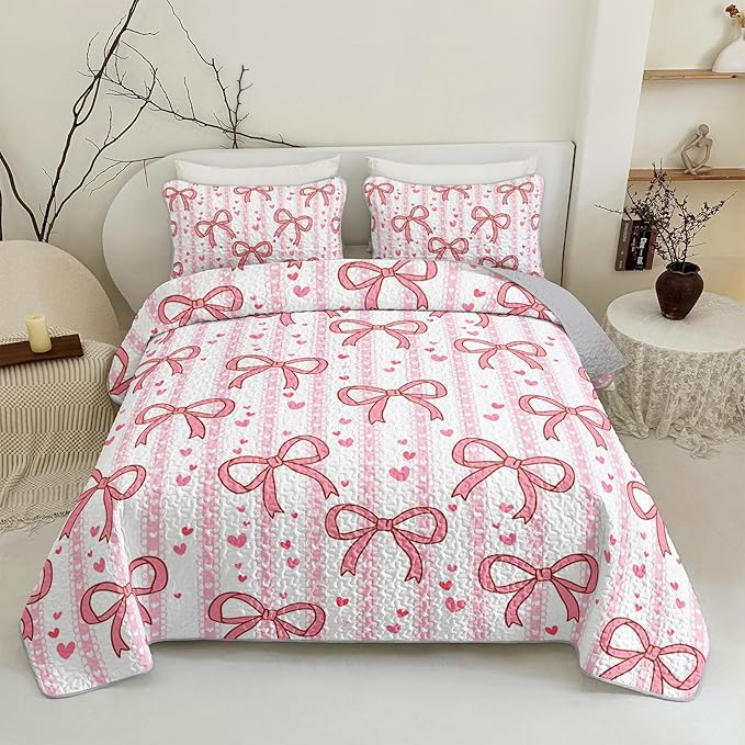 QOOMO Bow Quilt Set King Size,Bowknot Bedspread Coverlet Set,Pink 3Pcs Bedding Set Printed Quilt with 2 Pillowcases,Soft and Lightweight,for All Seasons