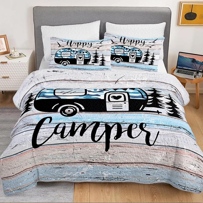 HOSIMA Happy Camper Decor Quilt King Size,Camouflage Camping Quilt for Adults Room Decor,Camper Accessories for Travel Trailers Camping Themed Bedding with 2 Pillowcases.