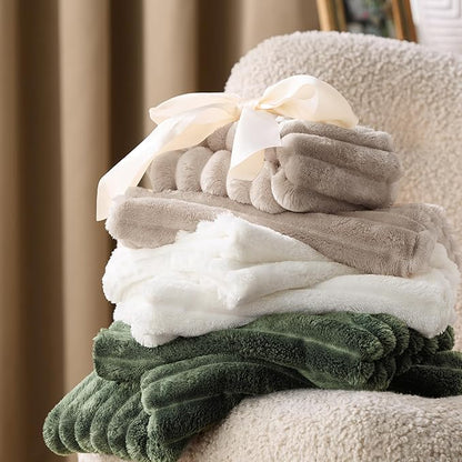 Bedsure Fluffy Duvet Cover Set - Ultra Soft Plush Shaggy Comforter Cover Queen Size, Warm Flannel Fleece Bed Sets for Winter, 3 Pieces (Striped Pattern, Green)