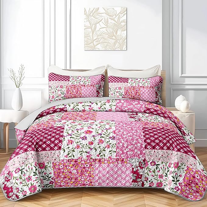 QOOMO Patchwork Quilt Set Full/Queen Size,Boho Bedspread Coverlet Set,Pink Floral 3Pcs Bedding Set Printed Quilt with 2 Pillowcases,Soft and Lightweight,for All Seasons