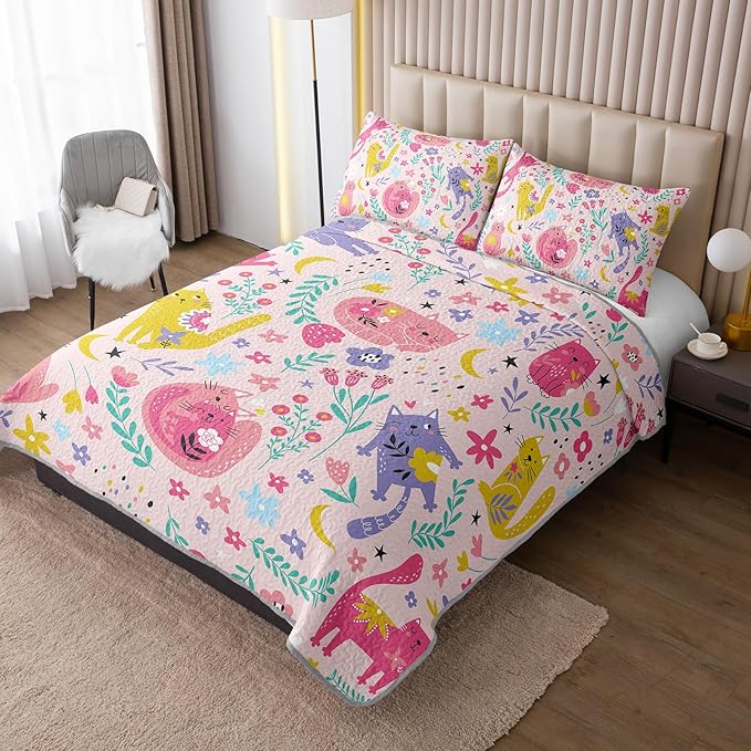 QOOMO Floral Cat Quilt Set King Size,Kawaii Cat Bedspread Coverlet Set,Pink Floral 3Pcs Bedding Set Printed Quilt with 2 Pillowcases,Soft and Lightweight,for All Seasons