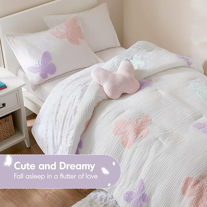 Intelligent Design Kids Rio Twin Comforter Set – Girls’ Reversible Tufted Chenille Bedding with Pastel Purple Butterflies and Pink Dot, 3pcs