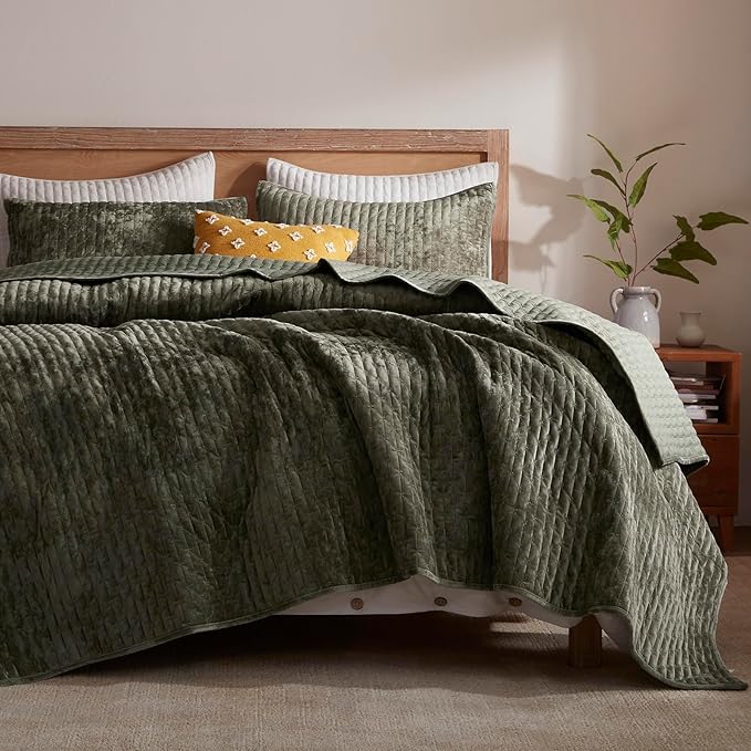 LEAONME Velvet Quilt California King Size 118''x106'', Lightweight Olive Green Velvet Comforter Set with 2 Matching Shams, Soft Cross Stitch Bedspread Coverlet, Oversized King Quilt Set for All Season