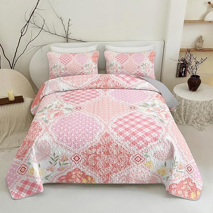 QOOMO Patchwork Quilt Set Twin Size,Pink Floral Bedspread Coverlet Set,Flower 3Pcs Bedding Set Printed Quilt with 2 Pillowcases,Soft and Lightweight,for All Seasons