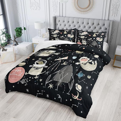 Cartoon Space Theme Bedding Comforter Set Queen Size for Kids Teens and Adults Astronauts Printed Quilt Set for Bedroom Soft Microfiber Print Quilt Set with 1 Comforter and 2 Pillowcases
