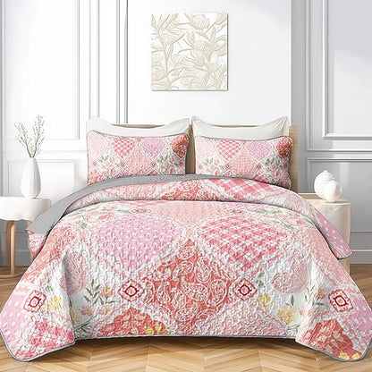 QOOMO Patchwork Quilt Set Twin Size,Pink Floral Bedspread Coverlet Set,Flower 3Pcs Bedding Set Printed Quilt with 2 Pillowcases,Soft and Lightweight,for All Seasons