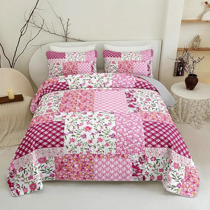 QOOMO Patchwork Quilt Set King Size,Boho Bedspread Coverlet Set,Pink Floral 3Pcs Bedding Set Printed Quilt with 2 Pillowcases,Soft and Lightweight,for All Seasons