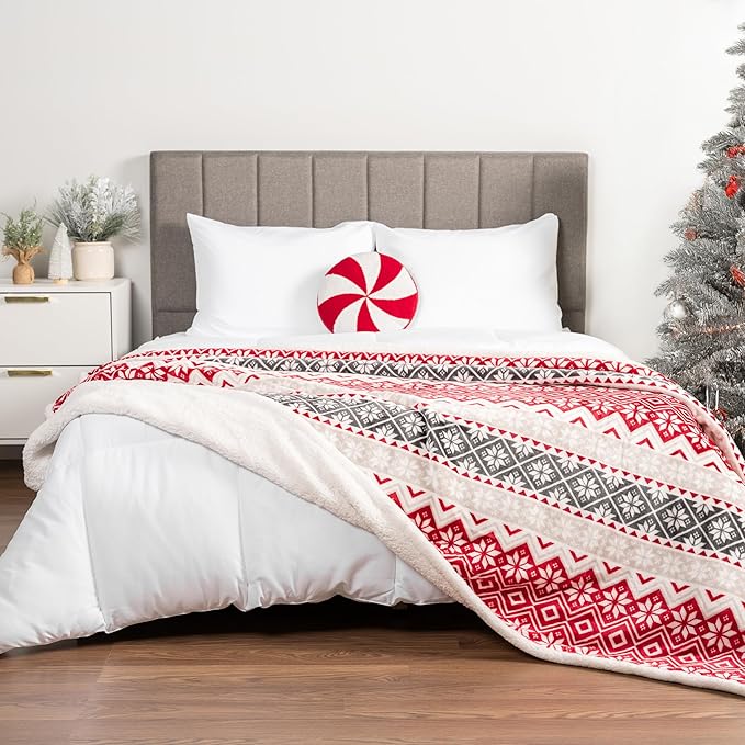 PAVILIA Premium Christmas Sherpa Throw Blanket, Red White Snowflake Holiday Blanket, Ultra-Soft Reversible Fleece Winter Throw for Home Decoration, Cozy Plush 50x60