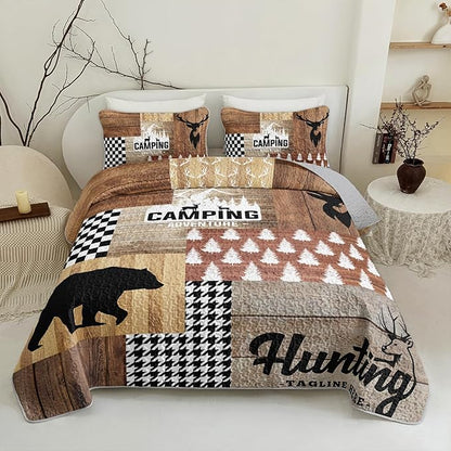 QOOMO Hunting Quilt Set Full/Queen Size,Farmhouse Bedspread Coverlet Set,Deer Bear 3Pcs Bedding Set Printed Quilt with 2 Pillowcases,Soft and Lightweight,for All Seasons