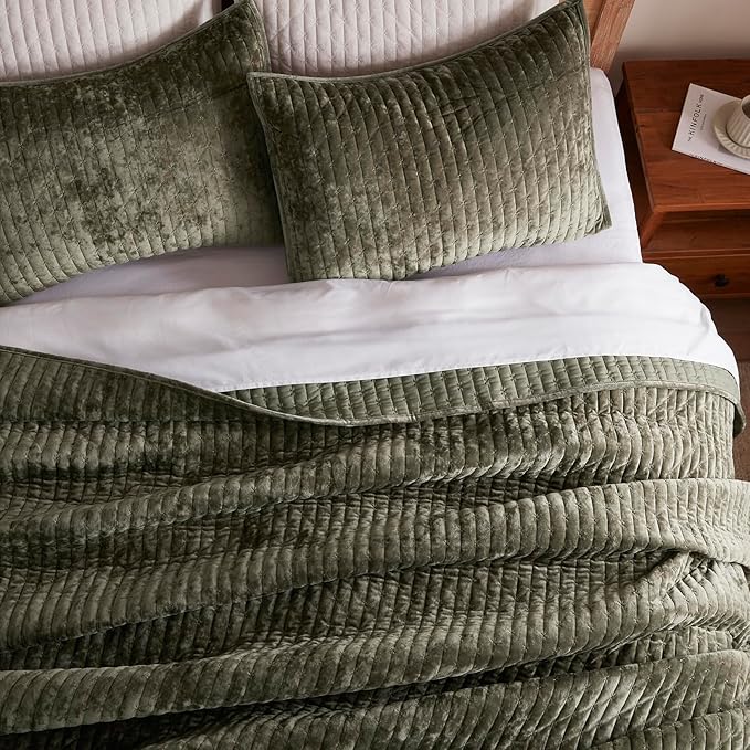 LEAONME Velvet Quilt King Size 98''x106'', Lightweight Olive Green Velvet Comforter Set with 2 Matching Shams, Soft Cross Stitch Bedspread Coverlet Bedding Set for All Season