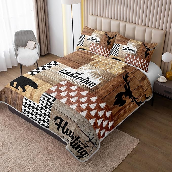 QOOMO Hunting Quilt Set Full/Queen Size,Farmhouse Bedspread Coverlet Set,Deer Bear 3Pcs Bedding Set Printed Quilt with 2 Pillowcases,Soft and Lightweight,for All Seasons