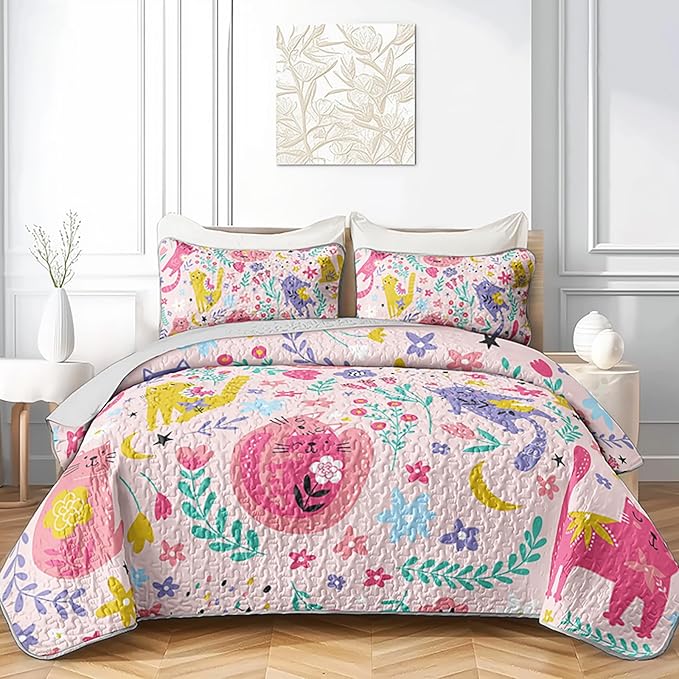 QOOMO Floral Cat Quilt Set King Size,Kawaii Cat Bedspread Coverlet Set,Pink Floral 3Pcs Bedding Set Printed Quilt with 2 Pillowcases,Soft and Lightweight,for All Seasons