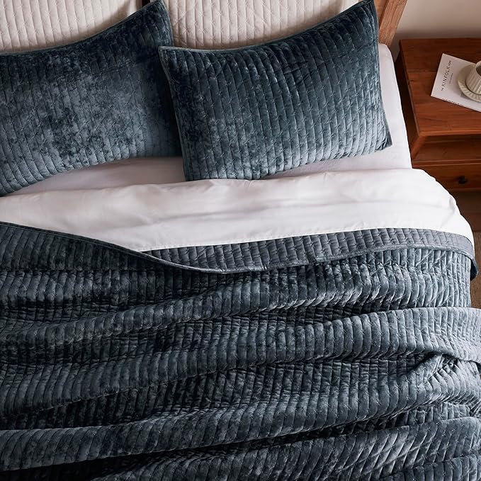 LEAONME Velvet Quilt King Size 98''x106'', Lightweight Navy Blue Velvet Comforter Set with 2 Matching Shams, Soft Cross Stitch Bedspread Coverlet Bedding Set for All Season