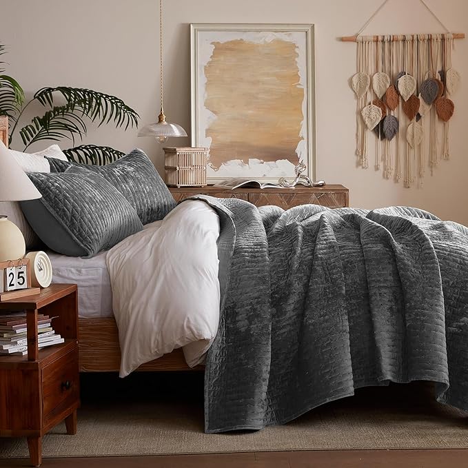 LEAONME Velvet Quilt Set Full/Queen Size 90''x98'', Lightweight Grey Velvet Comforter Set with 2 Matching Shams, Soft Cross Stitch Bedspread Coverlet Bedding Set for All Season