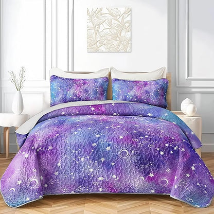 QOOMO Purple Galaxy Quilt Set Twin Size,Starry Sky Bedspread Coverlet Set,Starry Sky 3Pcs Bedding Set Printed Quilt with 2 Pillowcases,Soft and Lightweight,for All Seasons