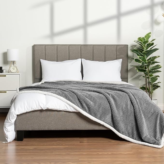 Premium Chevron Fleece Sherpa Throw Blanket for Couch, Sofa by Pavilia | Soft, Cozy, Fluffy, Warm, | Fuzzy Lightweight Microfiber, Luxury Reversible Gray Plush Throw for TV | 50 x 60 Inches