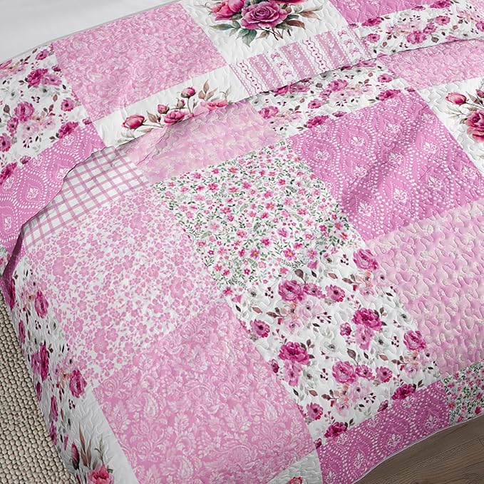 QOOMO Patchwork Quilt Set King Size,Pink Floral Bedspread Coverlet Set,Boho 3Pcs Bedding Set Printed Quilt with 2 Pillowcases,Soft and Lightweight,for All Seasons