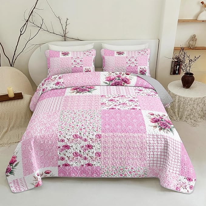 QOOMO Patchwork Quilt Set King Size,Pink Floral Bedspread Coverlet Set,Boho 3Pcs Bedding Set Printed Quilt with 2 Pillowcases,Soft and Lightweight,for All Seasons