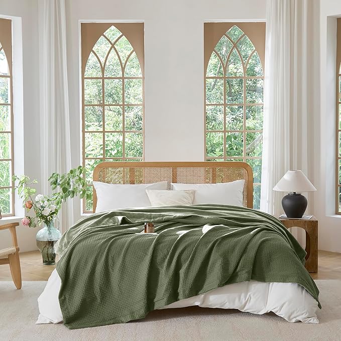 CHUFFED Cotton Waffle Blanket King Size-Plush Milk Velvet & Reversible Waffle Weave,Anti-Static 500Gsm Design，Thick Cozy Soft Winter Blanket for Bed, Couch, Sofa - Olive Green, 104x90 Inches