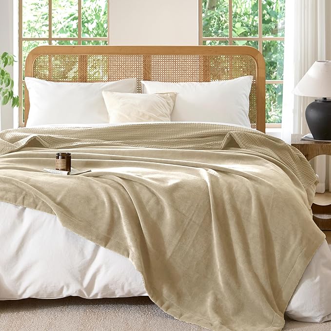 CHUFFED Cotton Waffle Blanket King Size - Plush Milk Velvet & Reversible Waffle Weave,Anti-Static 500Gsm Design，Thick Cozy Soft Winter Blanket for Bed, Couch, Sofa - Khaki, 104x90 Inches