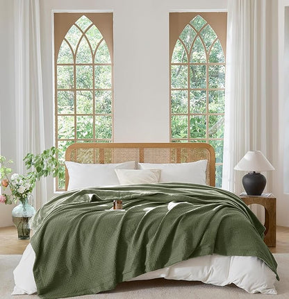 CHUFFED Cotton Waffle Blanket Queen Size - Plush Milk Velvet & Reversible Waffle Weave,Anti-Static 500Gsm Design，Thick Cozy Soft Winter Blanket for Bed, Couch, Sofa - Olive Green, 90x90 Inches