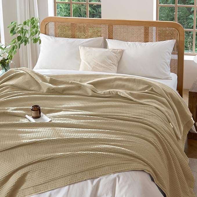 CHUFFED Cotton Waffle Blanket Queen Size - Plush Milk Velvet & Reversible Waffle Weave,Anti-Static 500Gsm Design，Thick Cozy Soft Winter Blanket for Bed, Couch, Sofa - Khaki, 90x90 Inches
