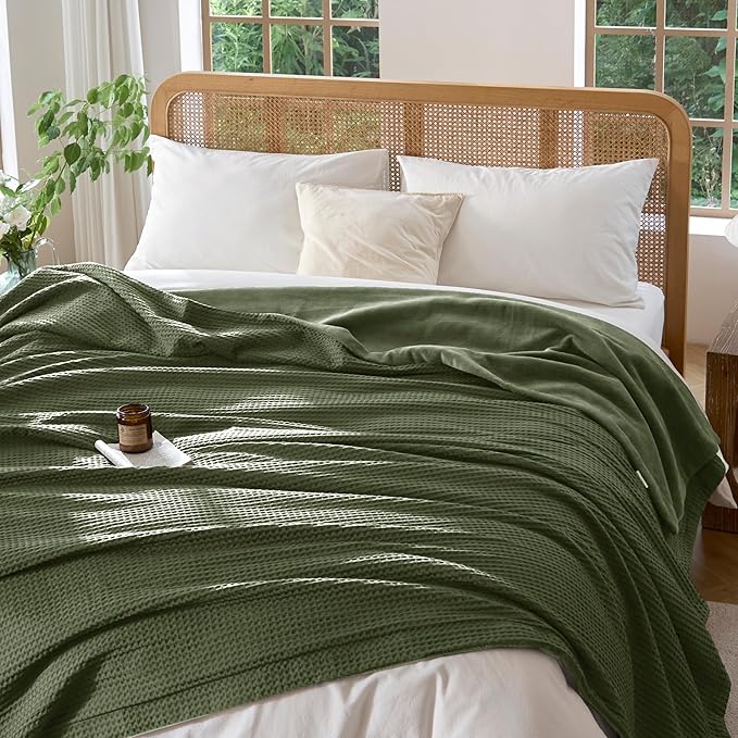 CHUFFED Cotton Waffle Blanket King Size-Plush Milk Velvet & Reversible Waffle Weave,Anti-Static 500Gsm Design，Thick Cozy Soft Winter Blanket for Bed, Couch, Sofa - Olive Green, 104x90 Inches